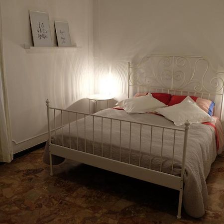 Spaziosa Matrimoniale Nel Centro Di Modena Apartment ภายนอก รูปภาพ