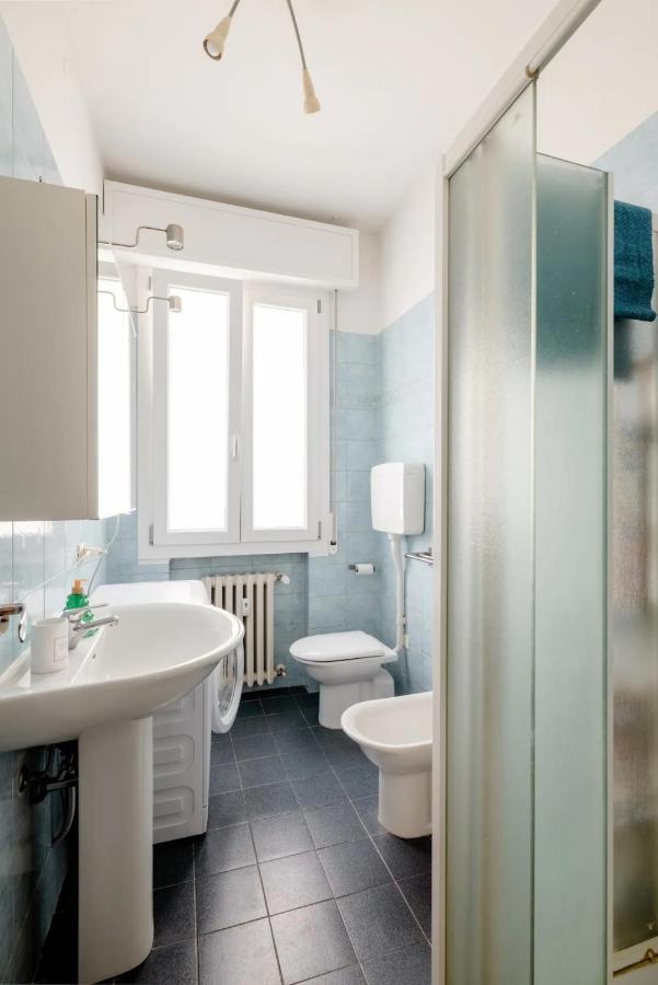 Spaziosa Matrimoniale Nel Centro Di Modena Apartment ภายนอก รูปภาพ