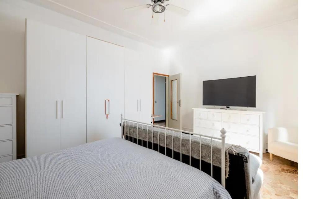 Spaziosa Matrimoniale Nel Centro Di Modena Apartment ภายนอก รูปภาพ